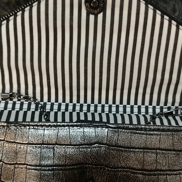 Lily and Ivy Clutch - Picture 2 of 3